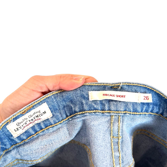 Levi's Ribcage Premium Denim Cut-Off High Rise Shorts Light Wash Women's Size 26 - Picture 3 of 4